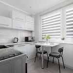Bright Bardowskiego In Perfect For Remote Work By Renters *